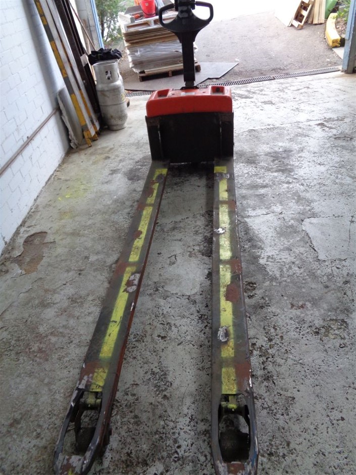 3mm 925 Sterling Silver Pink Simulated Diamonds Band Ring - Size 8