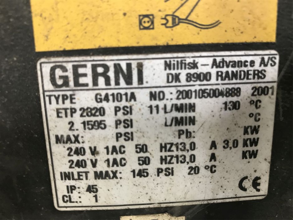 18K Gold-Filled Cuban Bracelet with Simulated Diamond Clasp - 17.8cm