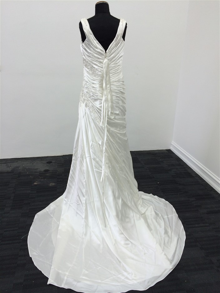 VERBATIM Dual USB Surge Protected with Double Adaptor - White.