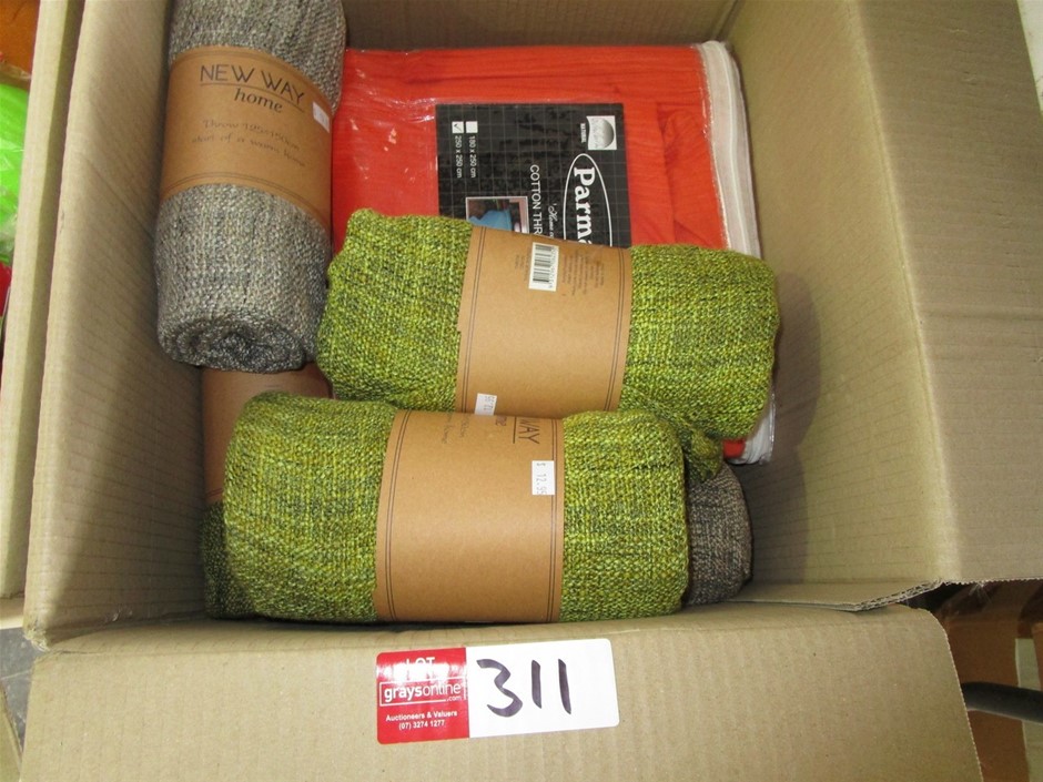 SHARK Steam & Scrub Mop, White. NB: Has been used, no box.