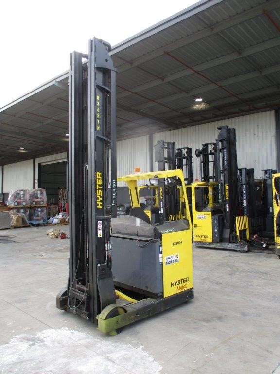 Quantity of 4 23.5-25 Earthmoving Tyres (Unused)