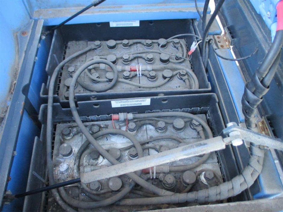 18K Gold - Filled Clustered Necklace Simulated Diamonds, 12MM Wide - 55.8cm