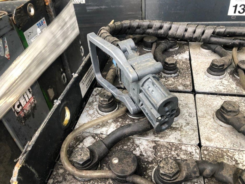 DeWALT 184pce 1/4", 3/8" & 1/2" Drive Metric/SAE Black Chrome Mechanics Soc