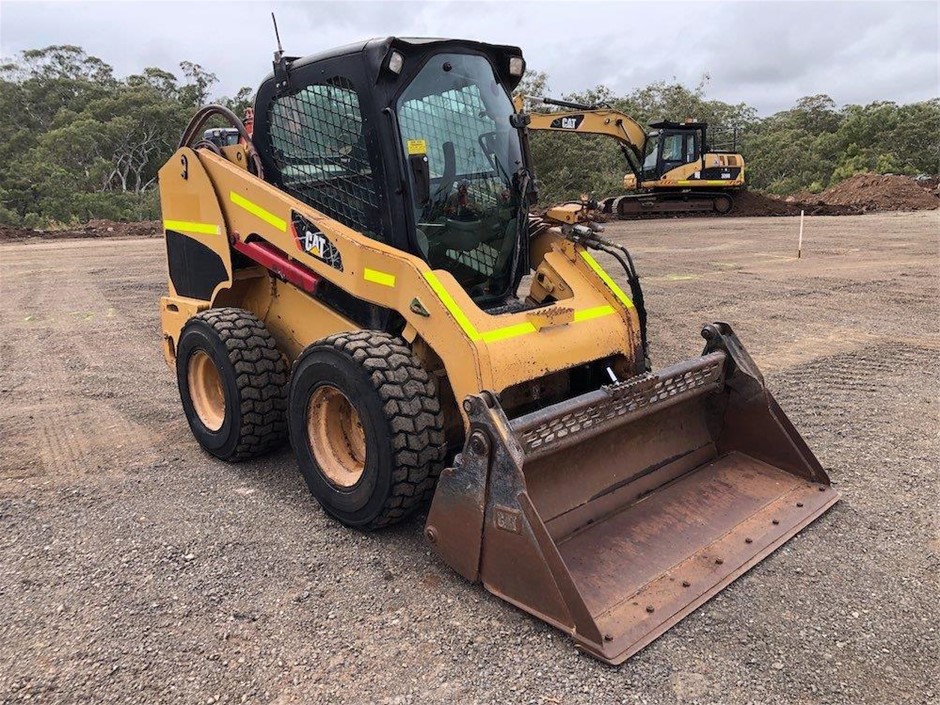 1.52ct Radiant Natural Emerald - Oval Cut