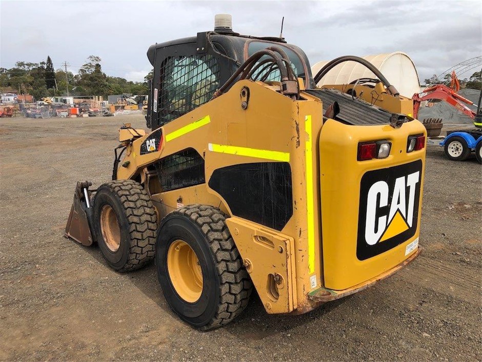 1.56ct Radiant Natural Emerald - Oval Cut