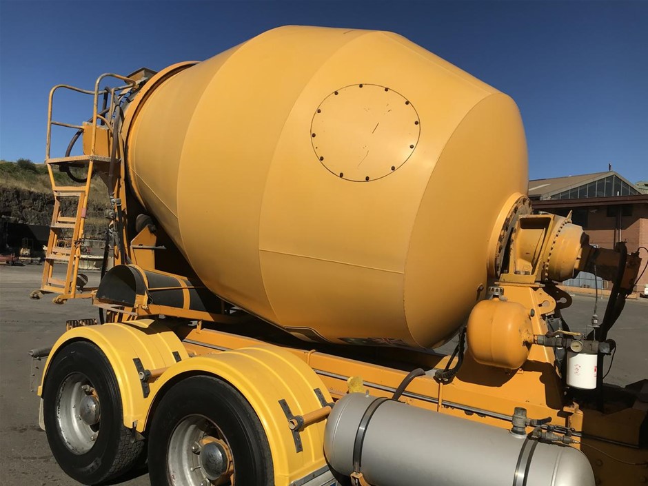 1.97 Ct Two Pear Blue Topaz Gemstone