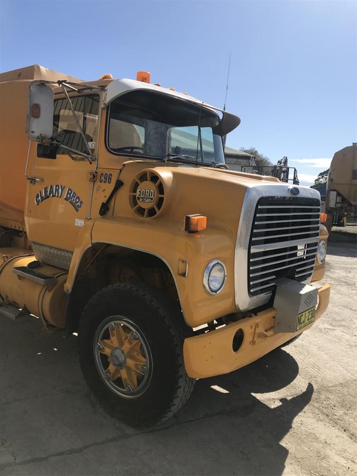 <B>Williams HJ2PCBA-000 2 Door Pizza Preperation Counter Refrigerator</B>