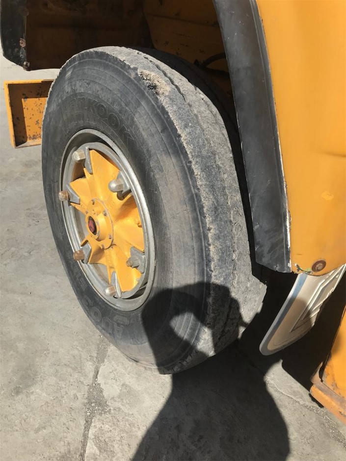 <B>Preperation Counter Top Shelving Unit And Contents</B>