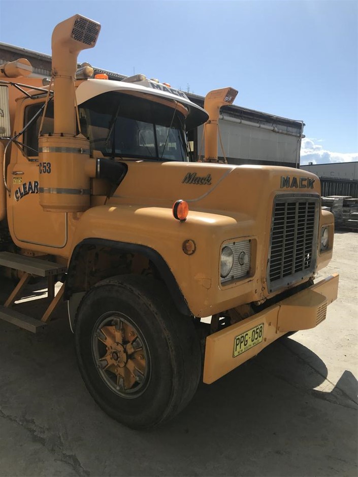 <B>Dual Sink Unit (Commercial Kitchen)</B>