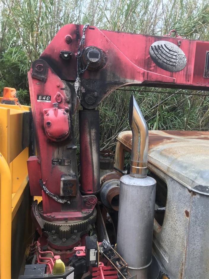 RUSSELL HOBBS Handheld Supreme Garment Steamer, 200ml Water Tank, Scent Inf