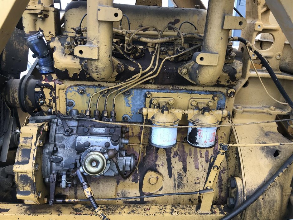 BURAGO 1:43 Formula One Racing Deluxe Paddock Ferrari. NB: Damaged packagin