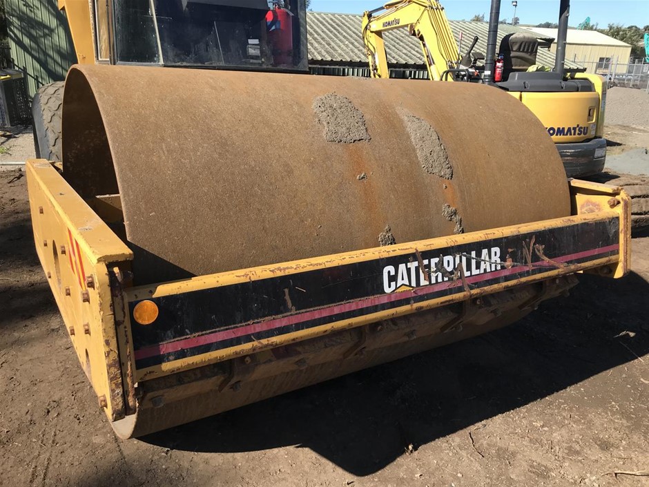 BLENDER BOTTLE Classic Loop Top Shaker Bottle, 28-Ounce, Clear/Black.