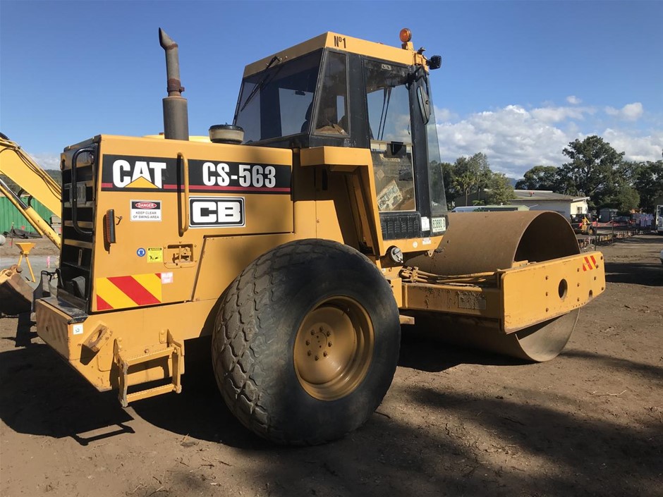 DECOR Hydro Double Wall Stainless Steel Bottle, Assorted, 750 ml Capacity.