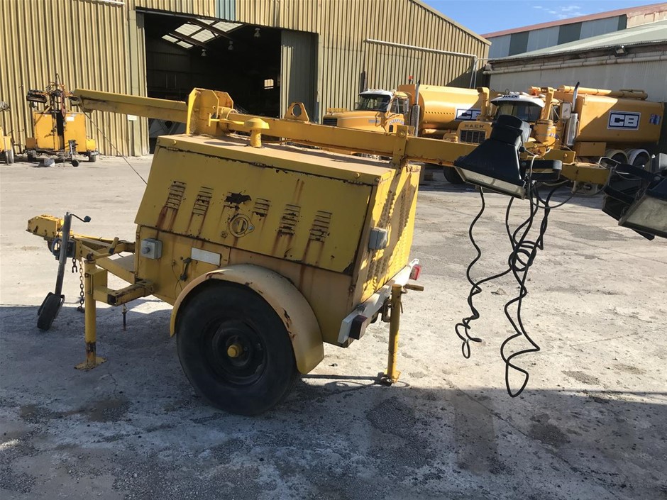 TITAN ARCTIC ZONE Crush Resistant Expandable Lunch Pack, Grey Quarry. NB: m