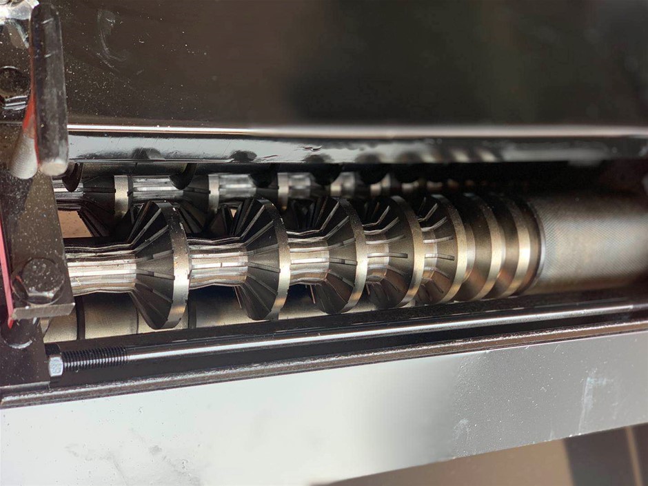 SAMSONITE Parallax Hardside Luggage Case, Medium, Black (28x67x46cm). Code: