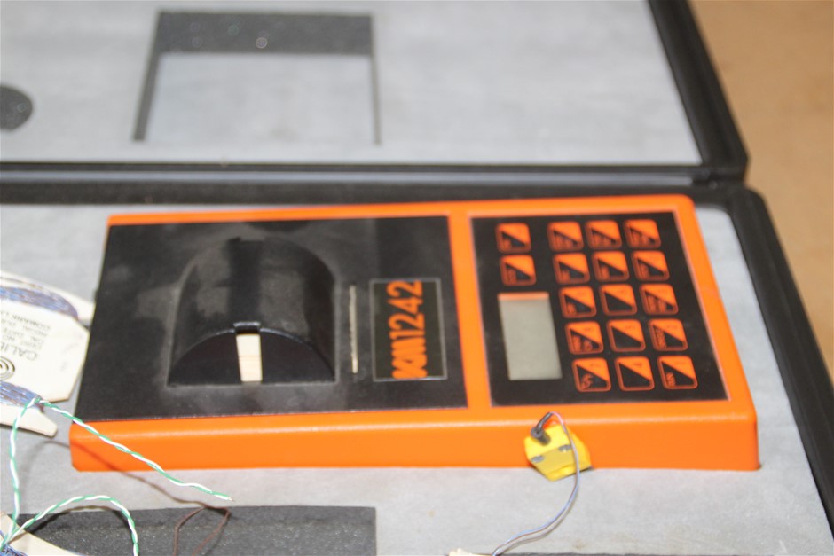 Vial full of Gold Leaf/Flake