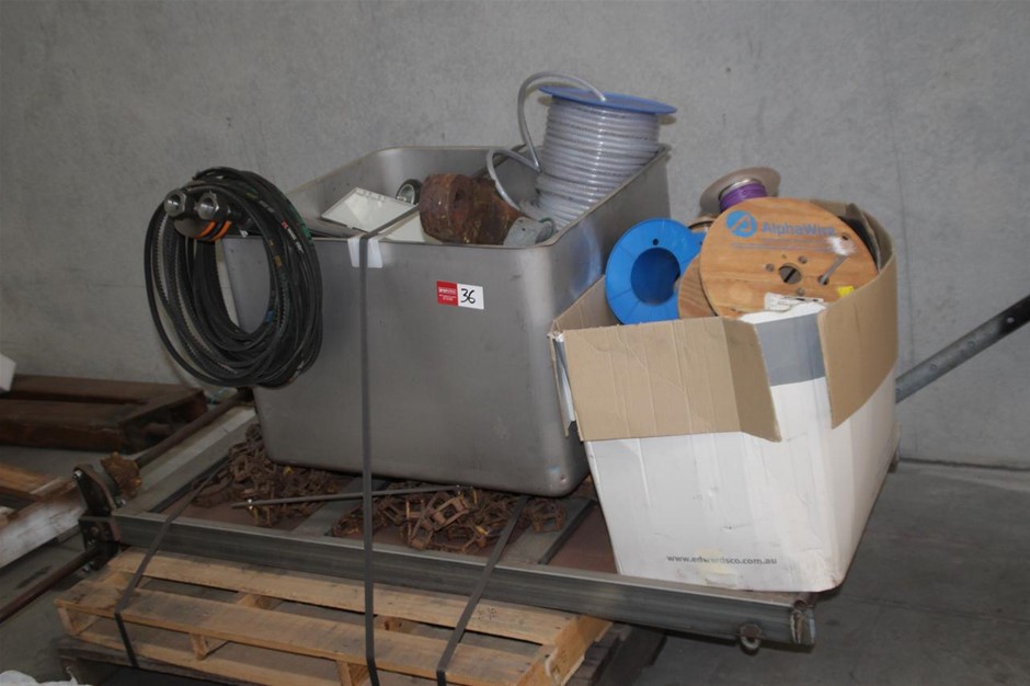 Men's Rectangle Luxury Wrist Watch Quartz Sports Luminous Quartz Watch