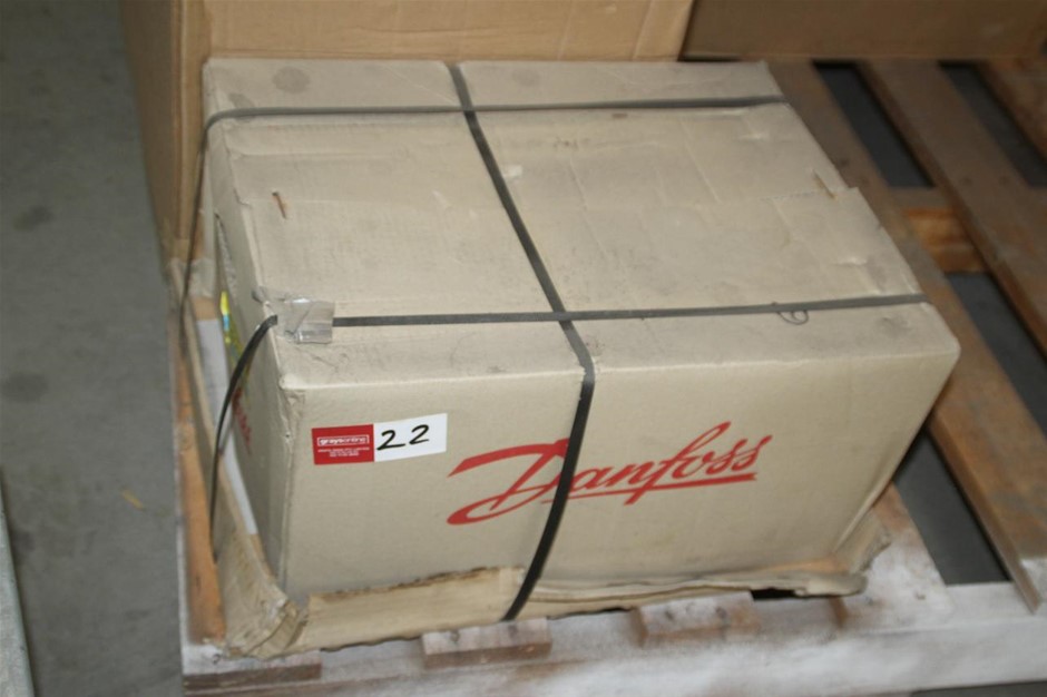 1966 Australia silver 50 cents in box UNC x 2 & 1 Gram Germania Silver bar