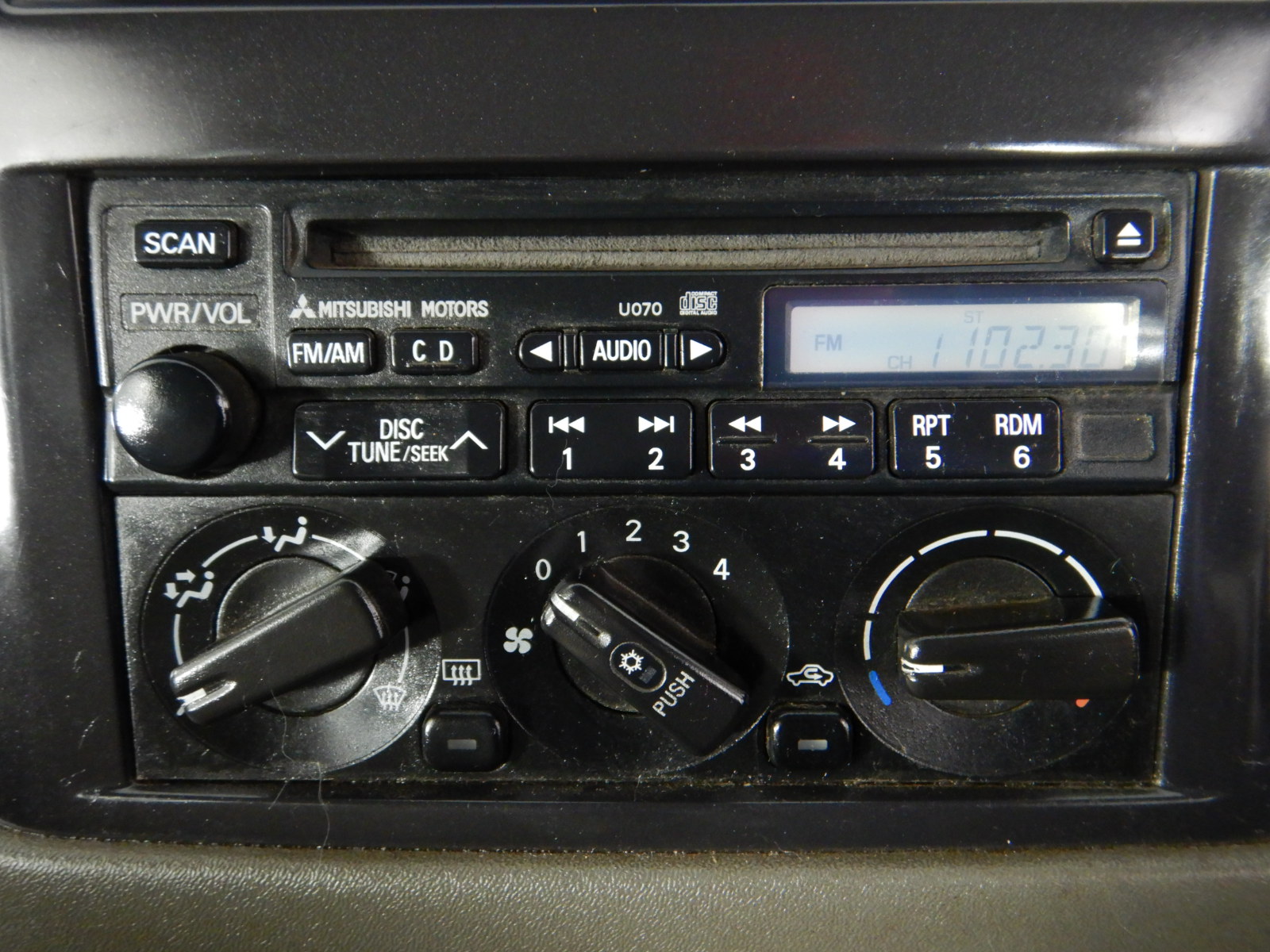 LUSH DECOR Darla Shower Curtain, 72 by 72-Inch, White.