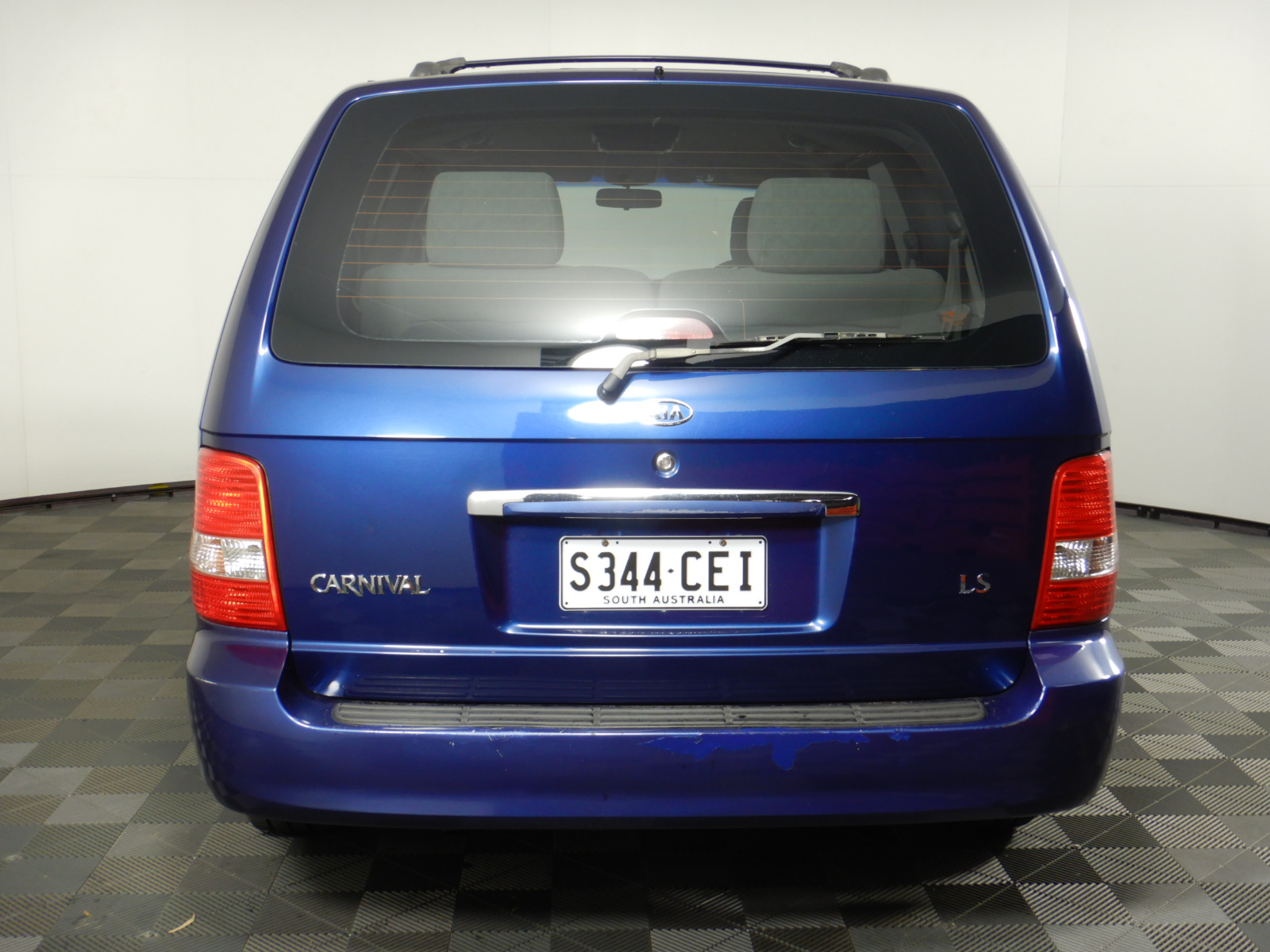 DYSON V8 Handstick Vacuum With Accessories, Grey Silver/Nickel, Model 39443