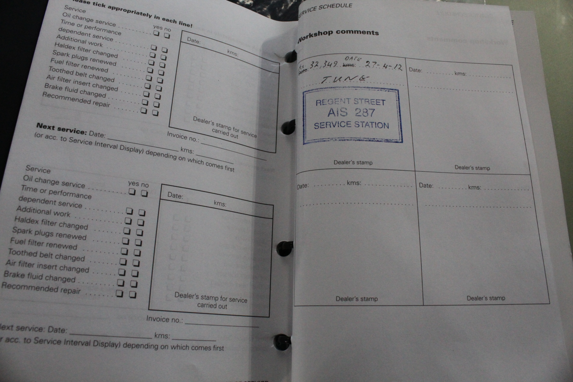 MAISTO Jeep Overlander Race Car Toy, Blue.