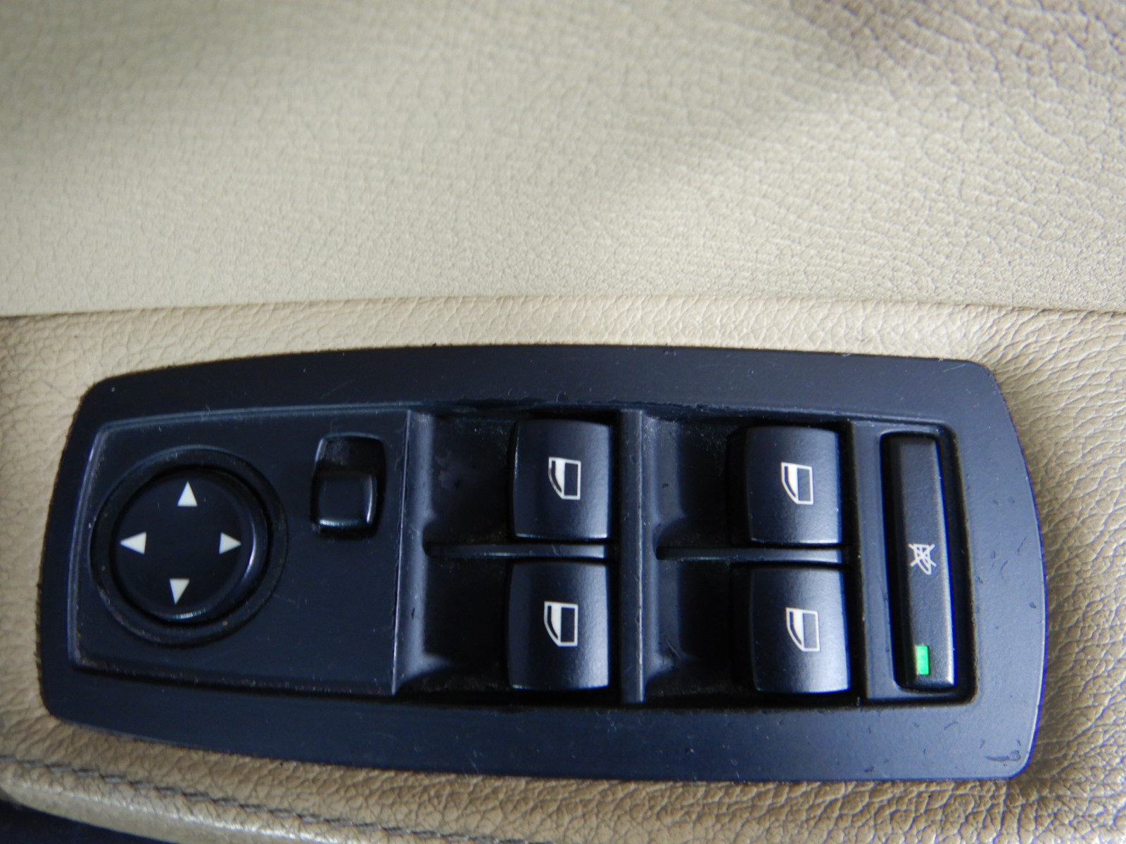 8 x LYNX Black Vanilla Premium Body Spray, Orange + Sandalwood Scent, 93g/1