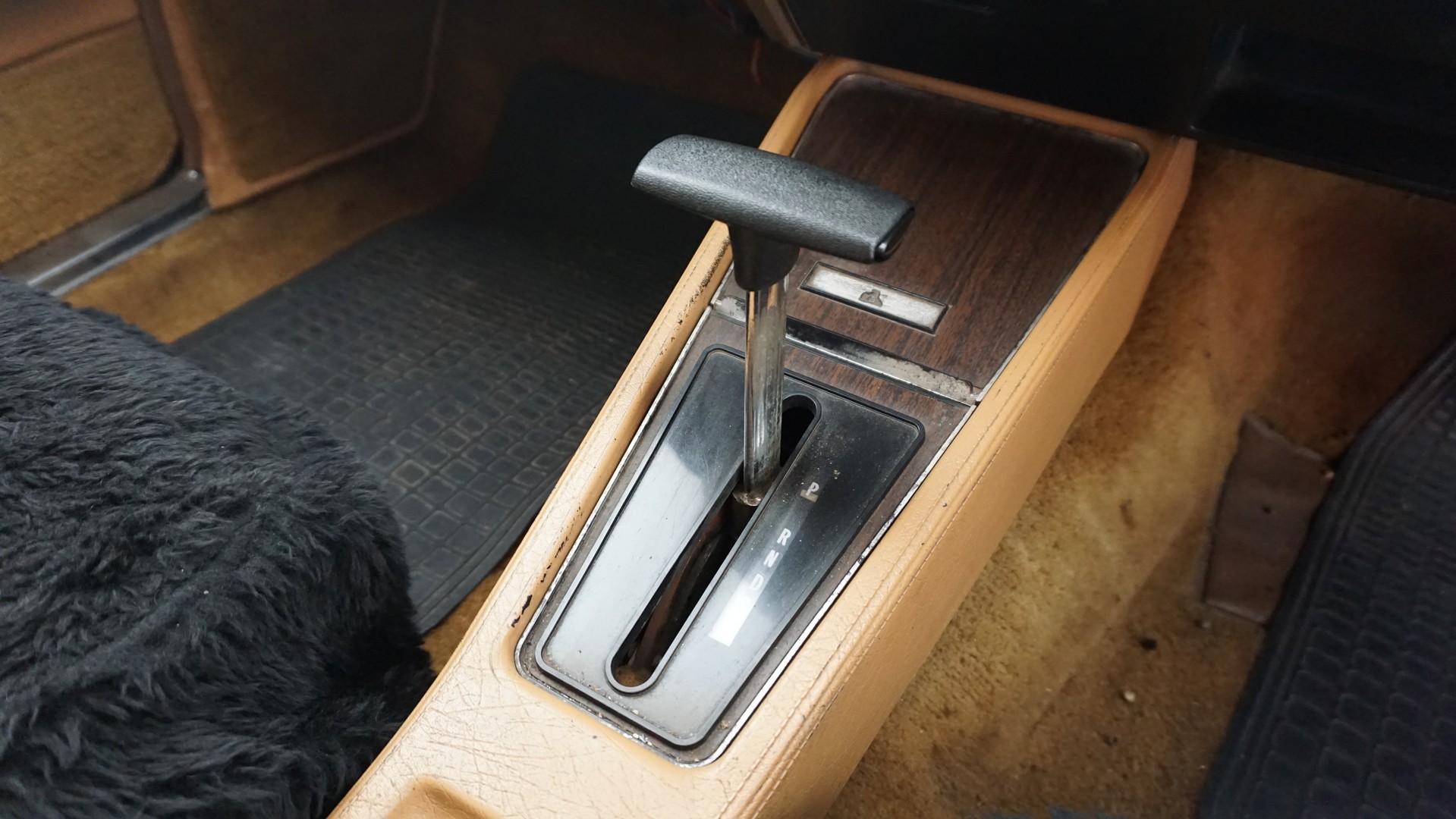 2 x SHEDRAIN Windpro Vented Auto Umbrella, 120cm, Navy White Dot Pattern.