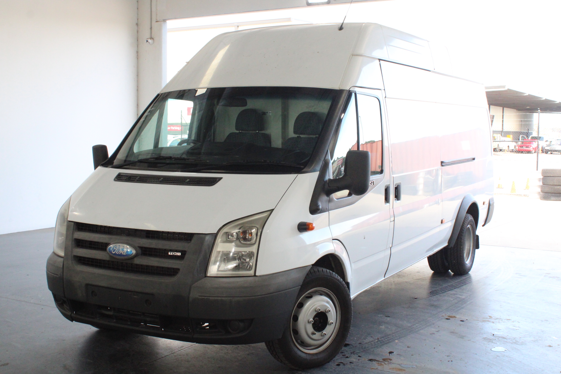 PURINA Supercoat Adult w/ Real Beef Dog Food, 18kg. NB: Damaged packaging.