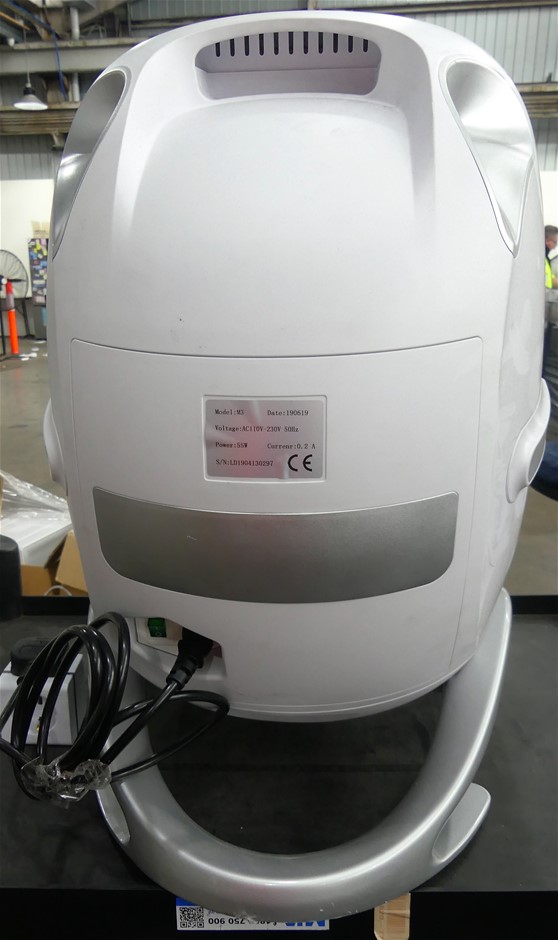 2 x THE OLDE ENGLIGH CRACKER COMPANY 10pk New Year Crackers, Gold. NB: Dama