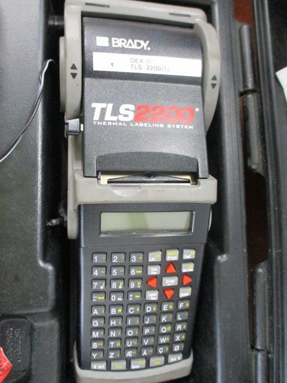 2 x SIGNATURE 4pk Stackable Shoe Boxes. NB: Damaged packaging.