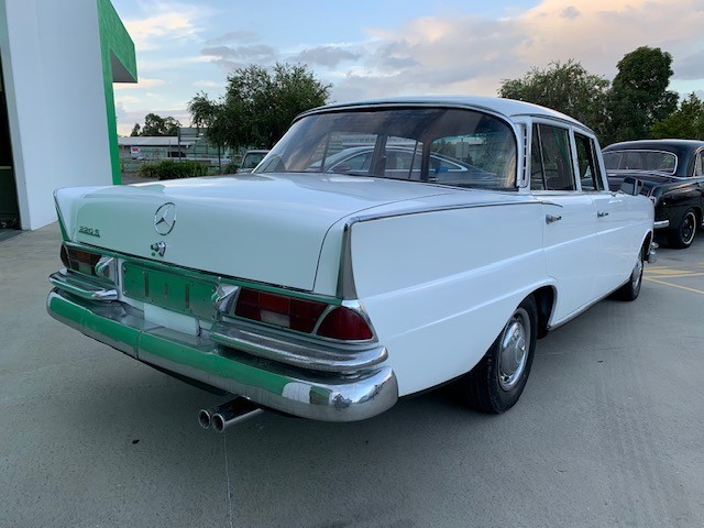 Assorted Car Items and 2 x Floor Rugs