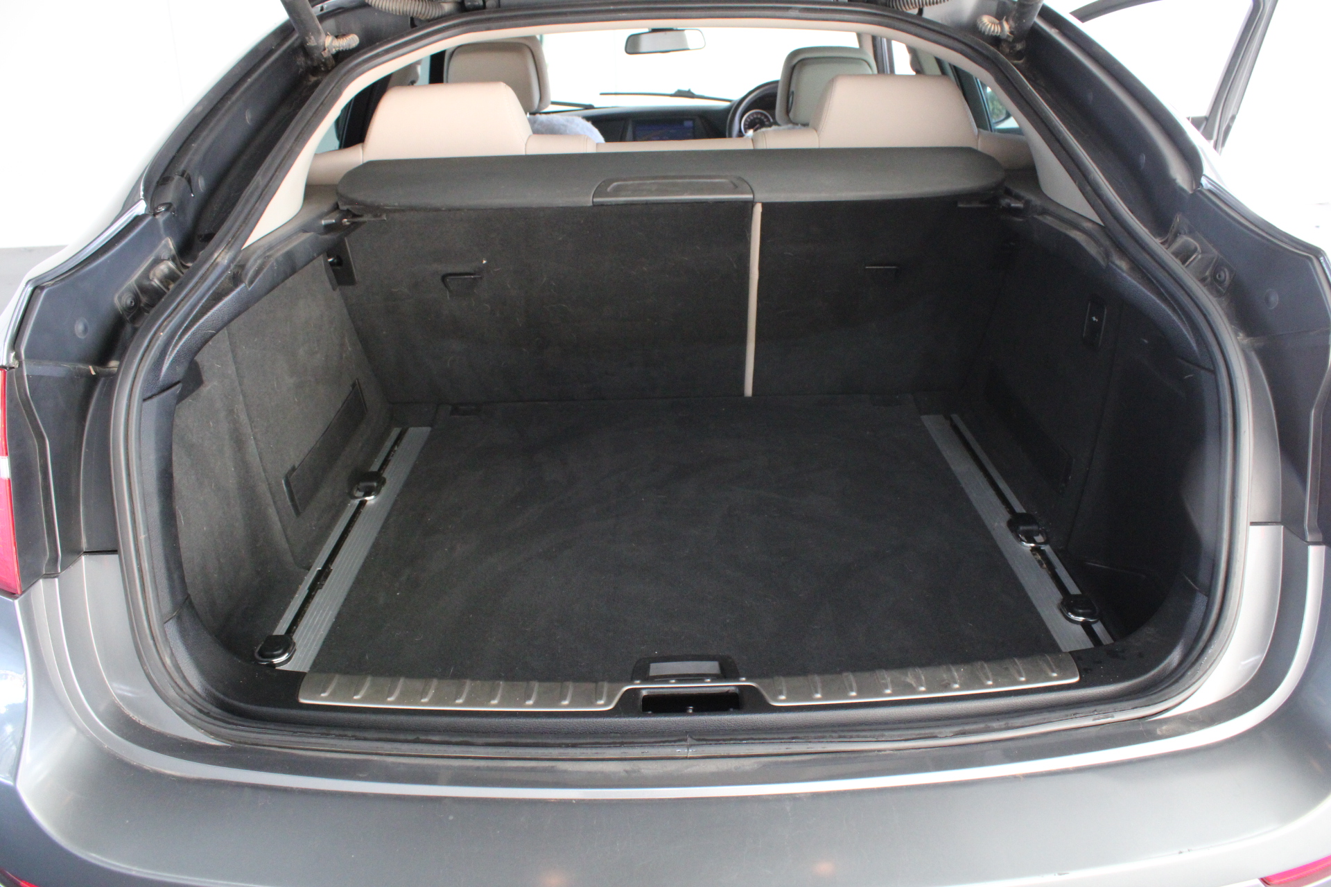 Waterproof  Watch Barrel Shaped Transparent Quartz Watch Popular