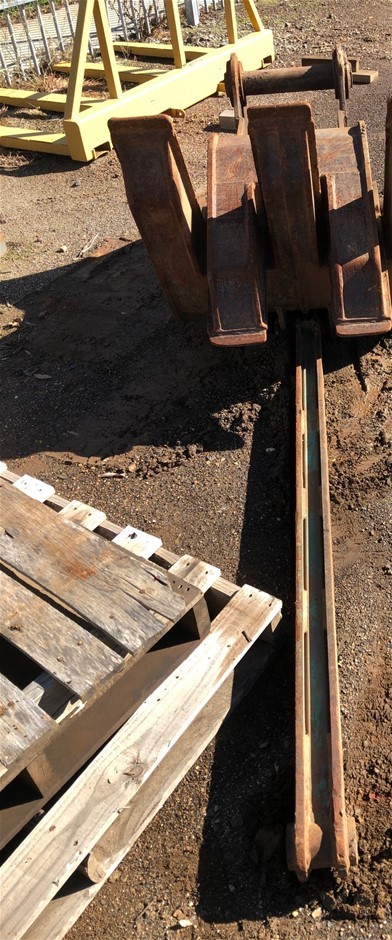 Vial full of Gold Leaf/Flake x 3