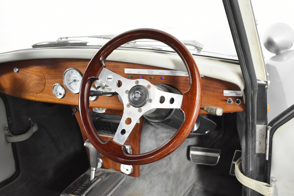 Wolf Blass Red Label Cabernet Sauvignon (6x 750mL).