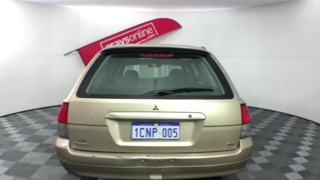 7-8mm White Pearls & Gold Plated Rhinestone Stretch Bracelet.