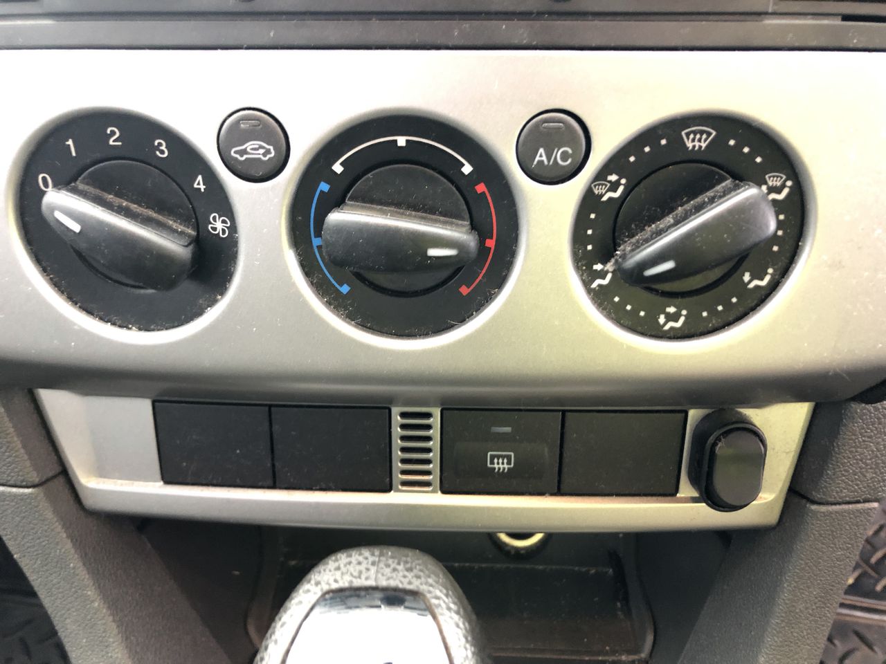 Pierre Delize Blanc De Blancs Brut NV (6x 750mL), France.