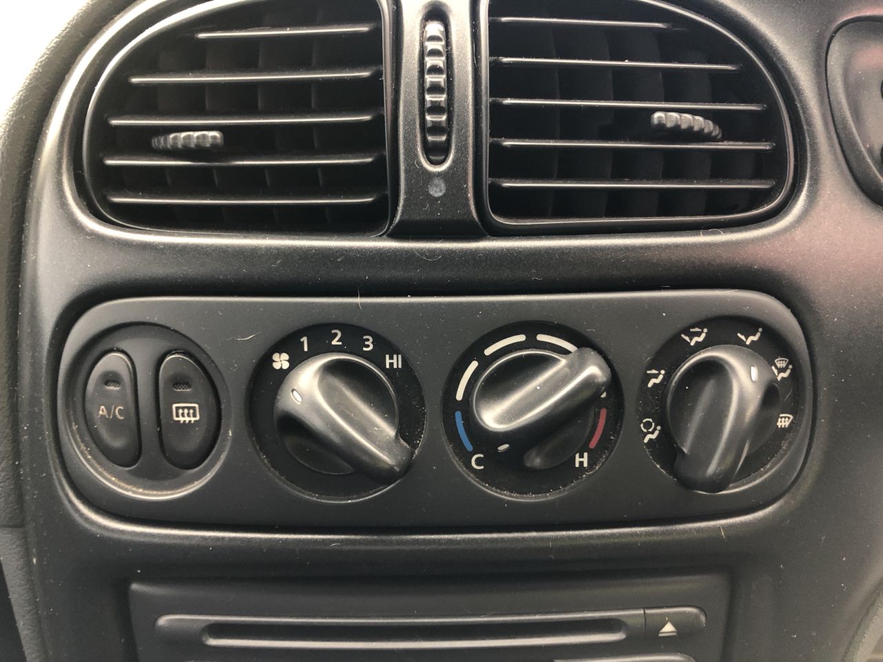 Sokol Blosser Dundee Hills Pinot Noir 2019 (6x 750mL) USA