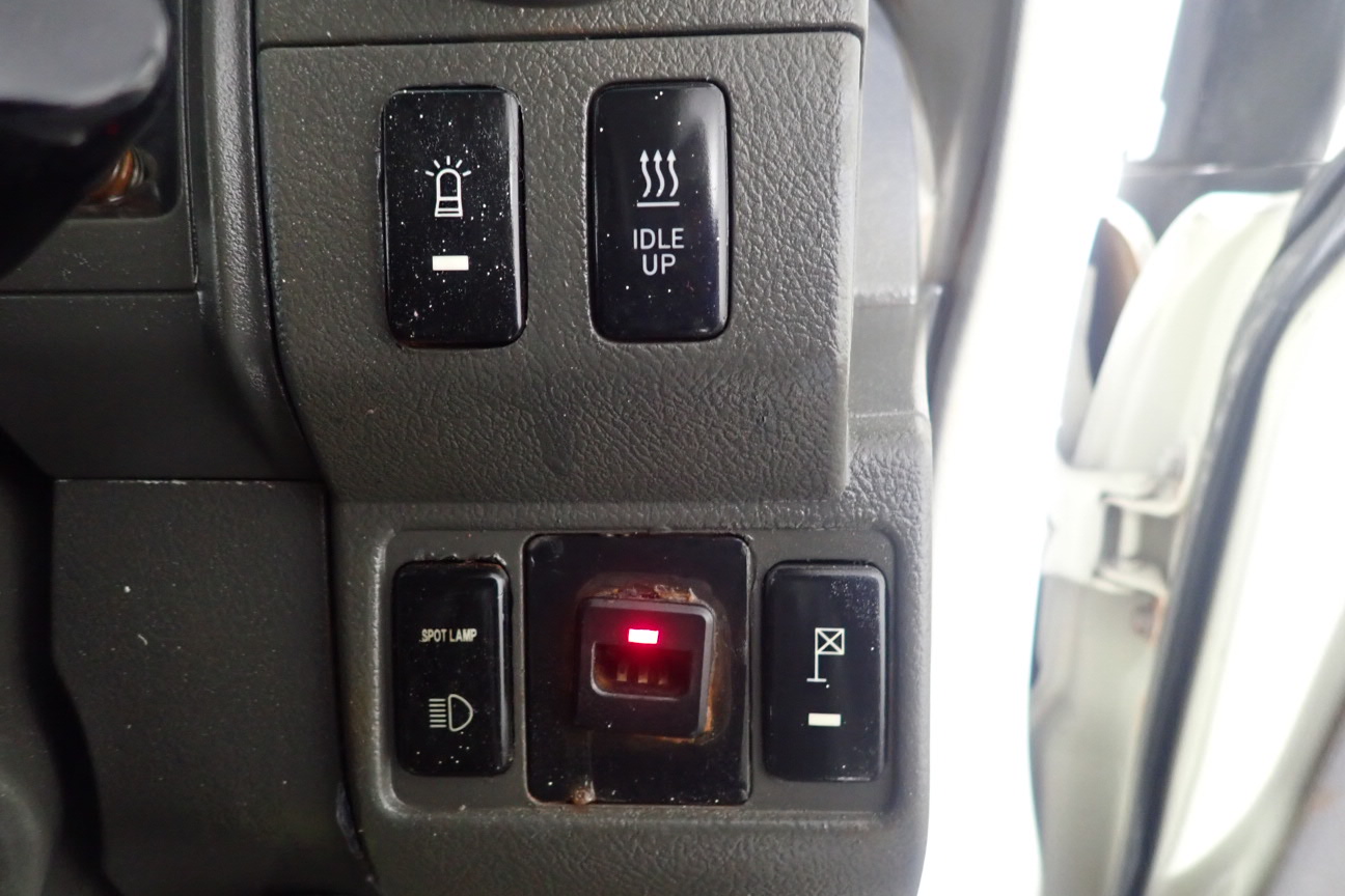 Wolf Blass Yellow Label Pinot Noir (6x 750mL). SA