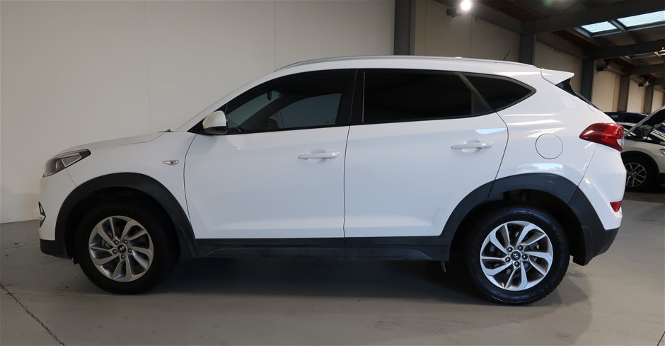 Wolf Blass Red Label Pinot Grigio (6x 750mL).