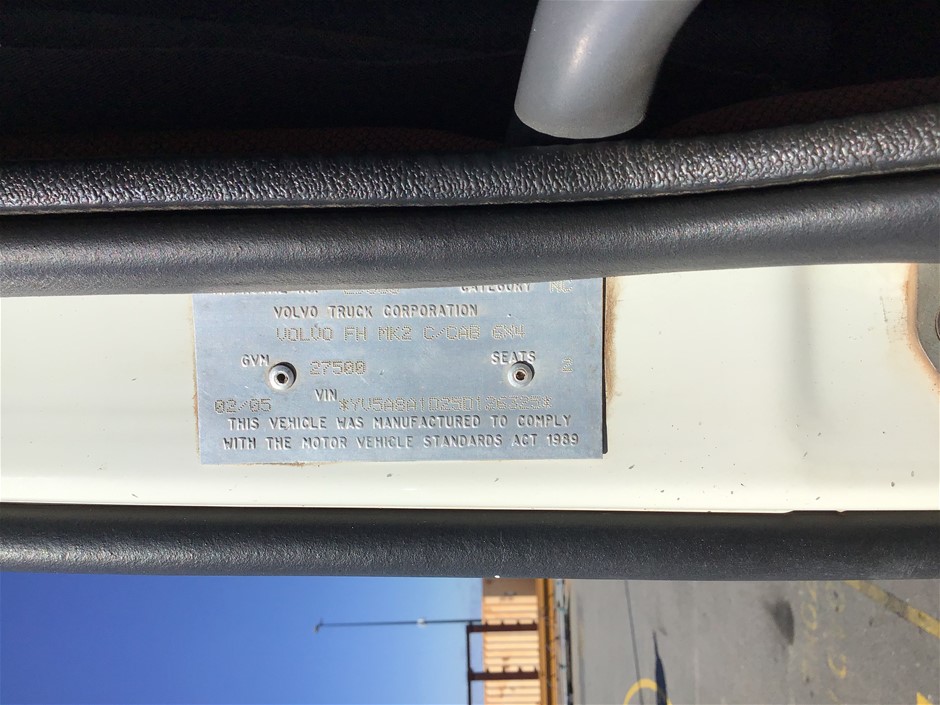 18ct Gold Plated 6mm Stud Earrings Featuring 2 Crystals by Swarovski®