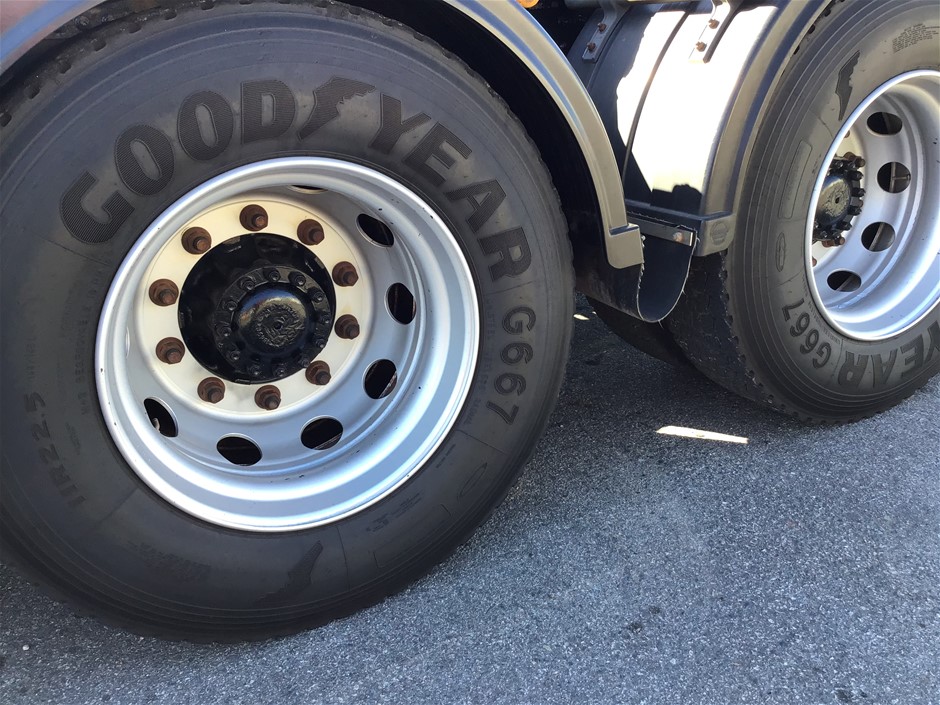 Simulated Diamond Five Circle Bracelet -Stainless Steel & Adjustable Length