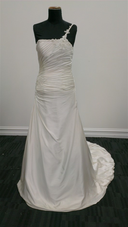 By The Vineyard Mixed Pack Pinot Grigio & Cab Merlot (12x 750mL). SEA.