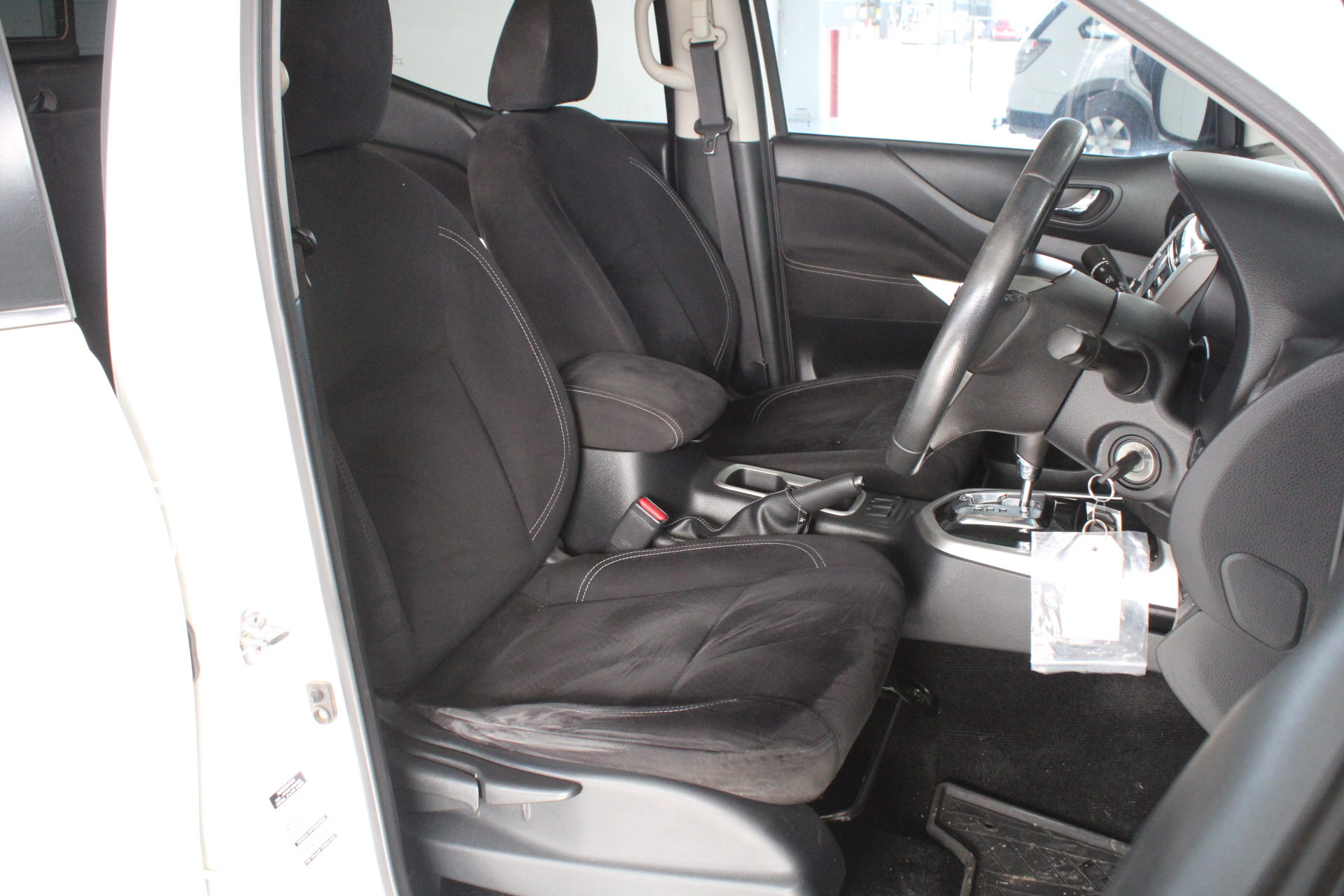 Duchesse De Paris Brut Blanc De Blancs NV (6x 750mL), France.