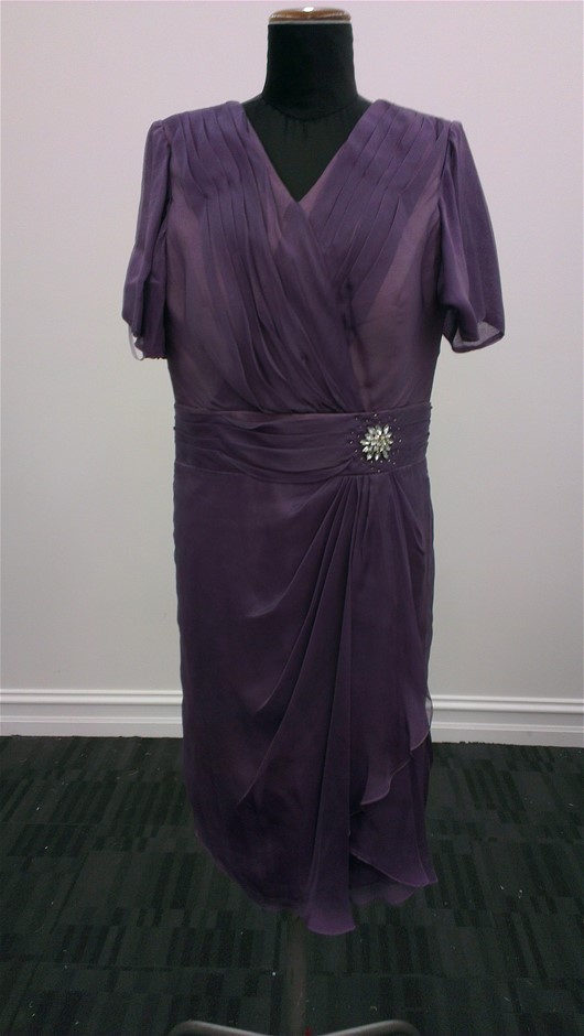 <p>Large Qty of Unused Rust Look Horizontal Wall Planters</p>