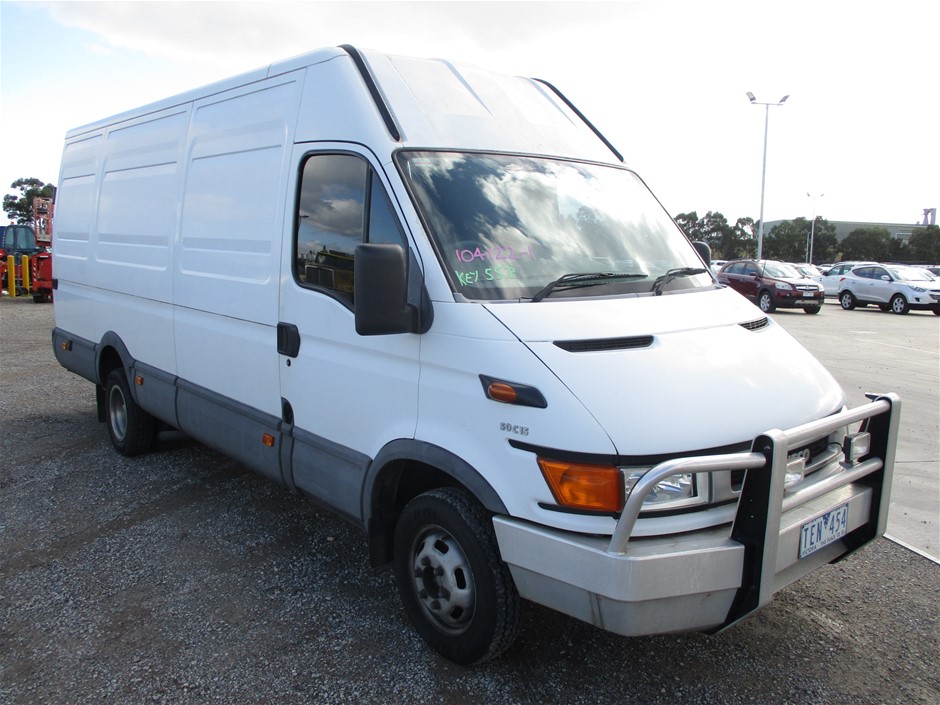 1.90ct Round Cut GRA Certified Moissanite 925 Silver Band Ring - Size 8