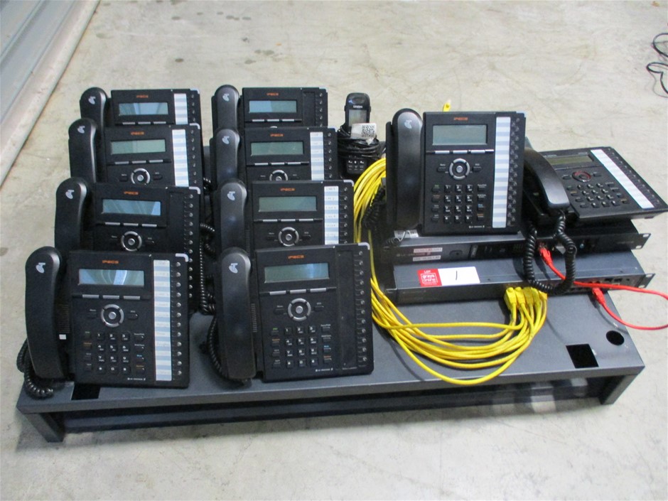 0.25ct Wave Shape Simulated Diamond 925 Sterling Silver Ring - Size 8