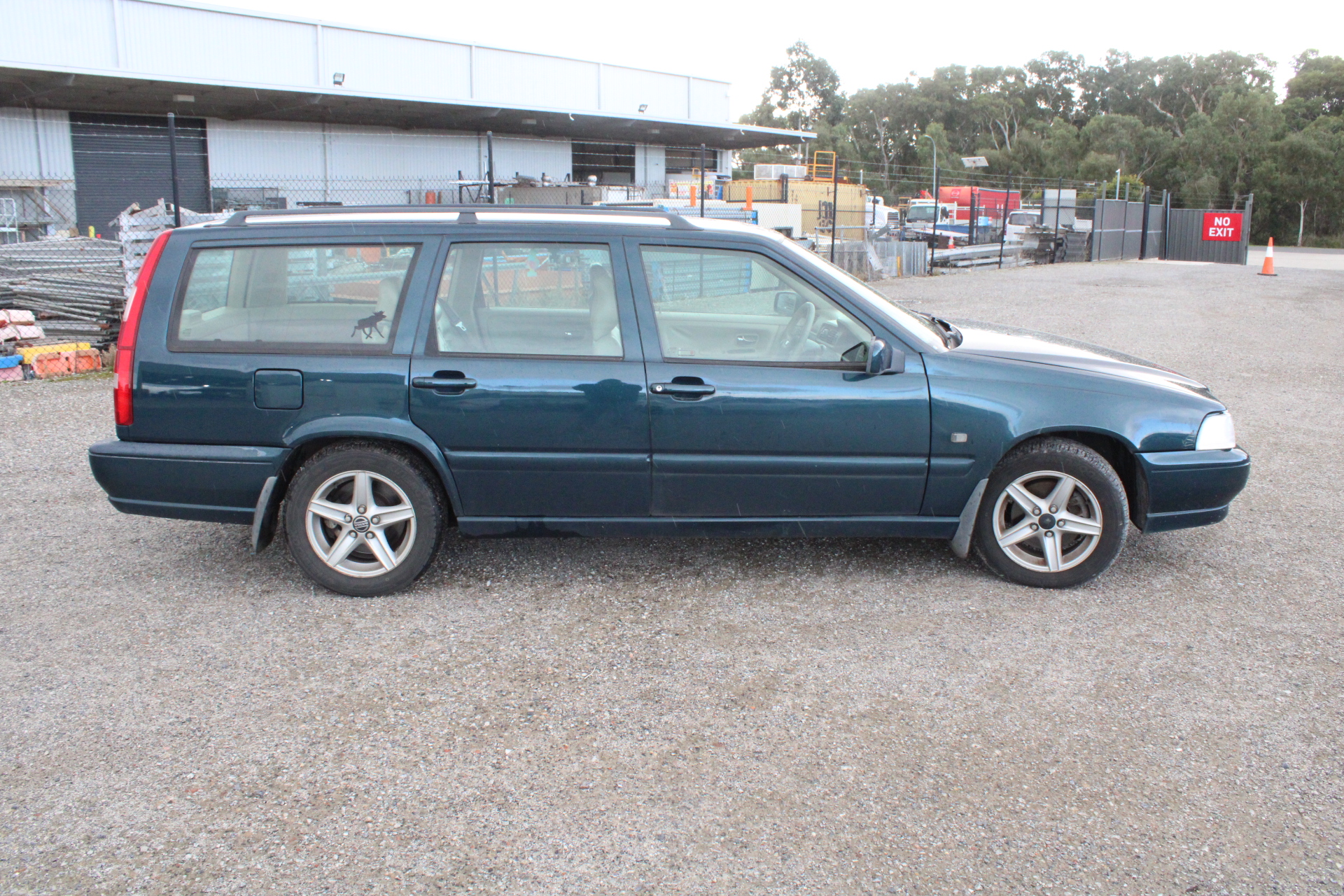 Waterproof  Watch Barrel Shaped Transparent Red Color Quartz Watch Popular