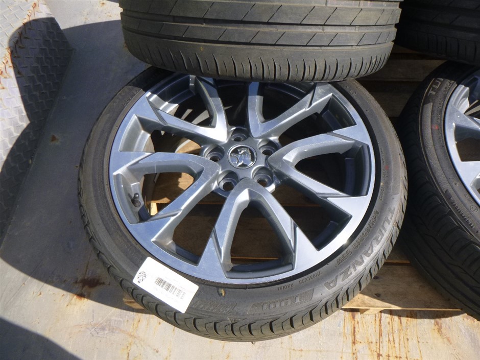 Vial full of Gold Leaf/Flake