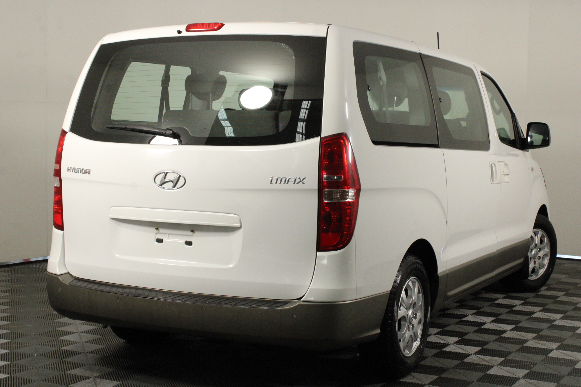 BIJ'OR-925 Sterling Silver Plated & Simulated Diamond Stud Earring-RRP $18