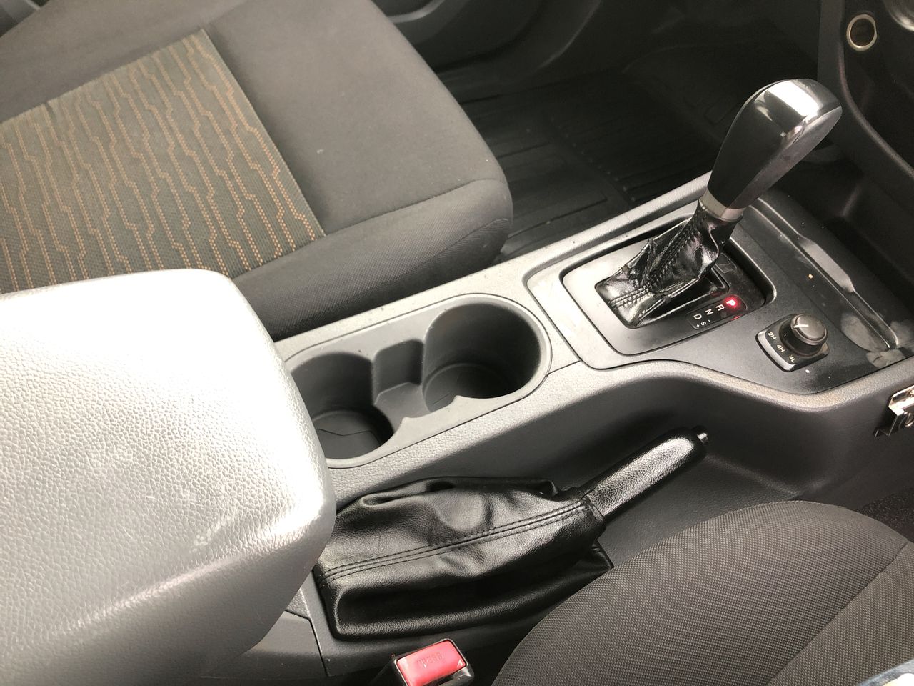 END OF LEASE AUCTION: portable 7" digital tv and digital photo frame